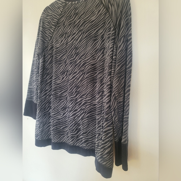 Philosophy L Zebra long sleeve top 97% modal - Picture 4 of 7